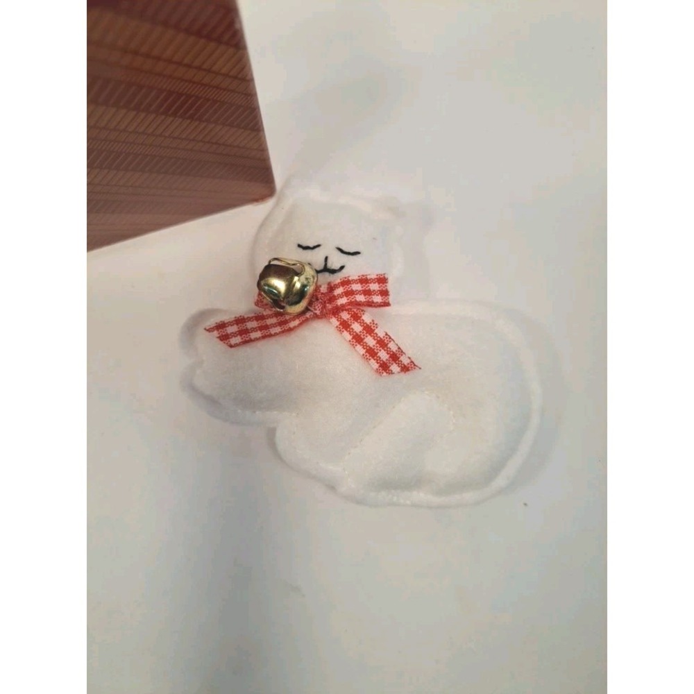 Vintage Avon Cat w/Red & White Buffalo Check Bow Refrigerator Magnet 4"x3"